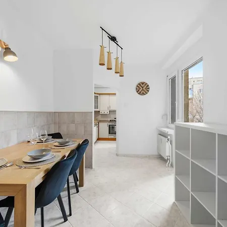 Brightside - Up To 6 Guests * Bratislava