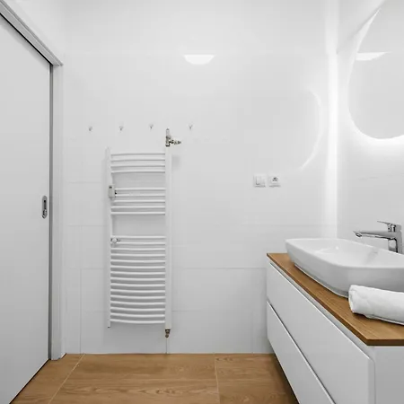 Brightside - Up To 6 Guests * Bratislava
