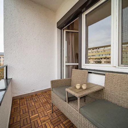 Brightside - Up To 6 Guests * Bratislava