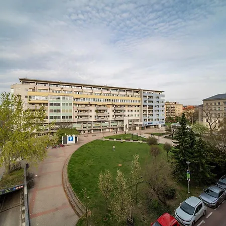 Brightside - Up To 6 Guests Apartamento Bratislava