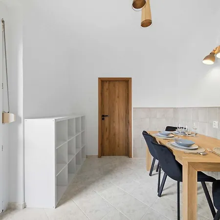 Brightside - Up To 6 Guests * Bratislava